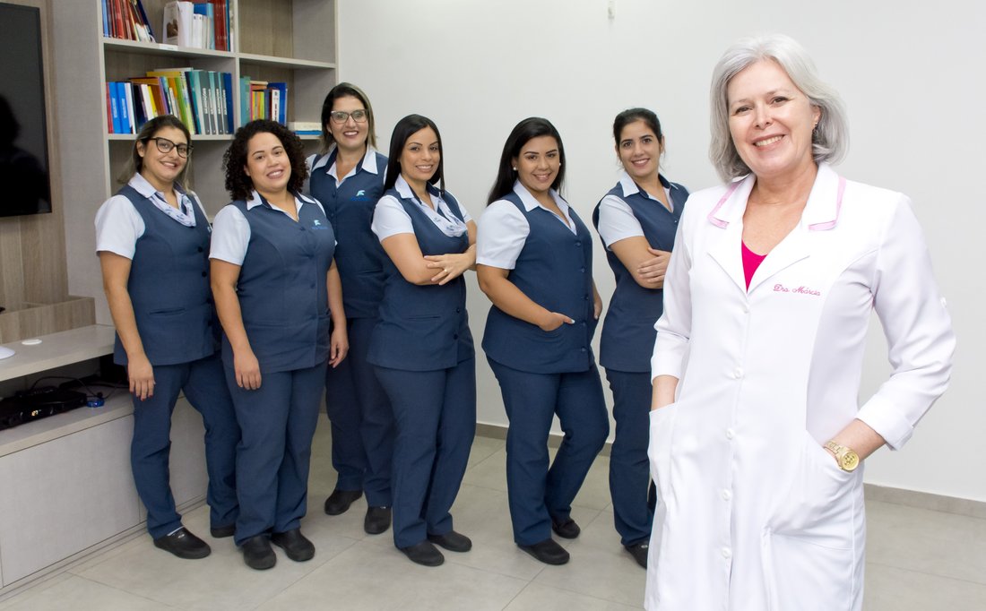 Equipe da Mar Saúde, com a Dra. Márcia e profissionais de enfermagem